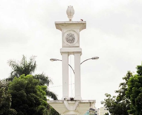 patung publik jam menara ria taman abdul rivai bandung