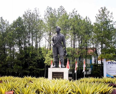patung publik husein sastranegara bandara bandung