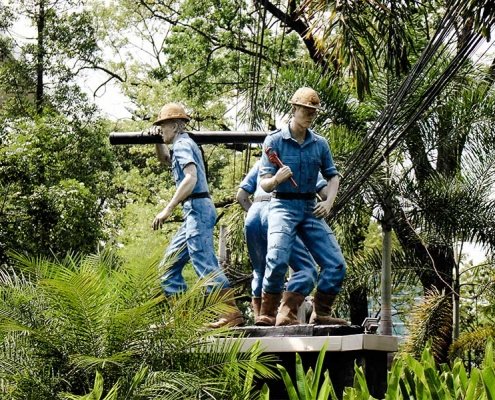 patung publik dago monumen perpamsi seragam biru bandung