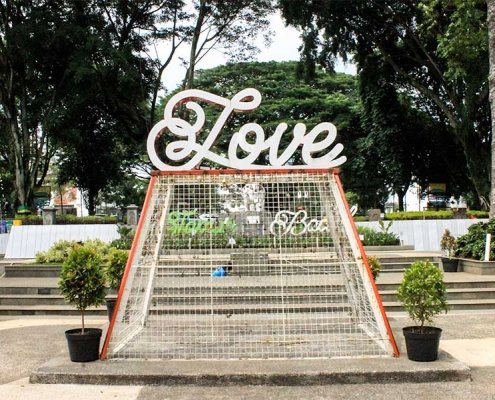 patung publik love bandung