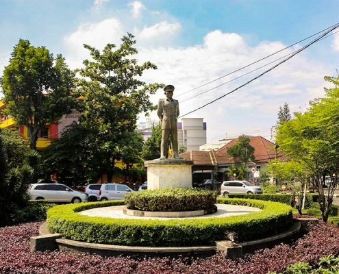 patung publik figur polisi bandung