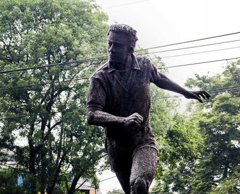 patung publik monumen sepak bola tamblong bandung