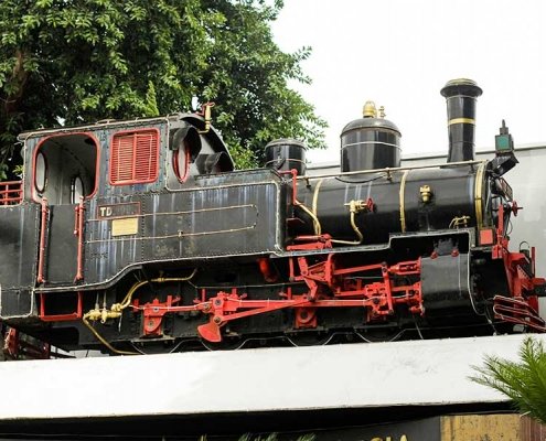 patung publik kereta api kantor kai bandung