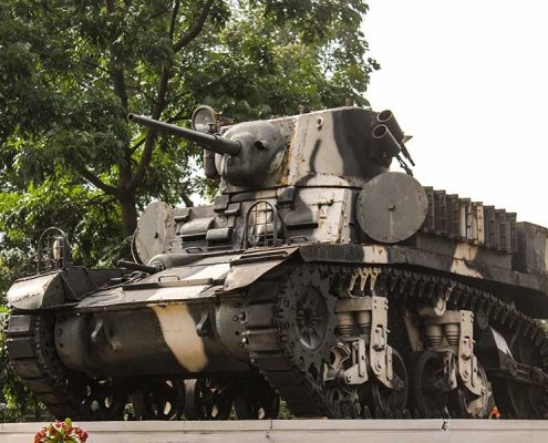 patung publik tank baja bandung