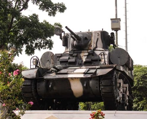 patung publik tank baja bandung